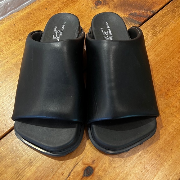 Yumi Yumi Slides - Picture 1 of 3